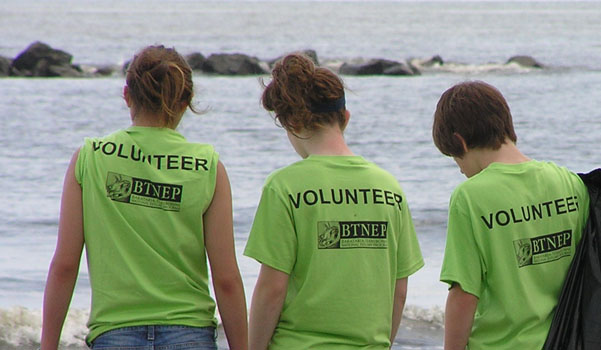 Volunteers at the End of a  Beach Clean Up - BTNEP, Mel Landry